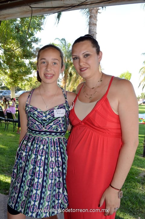 Alexa Rodríguez  y Mónica Gallegos.