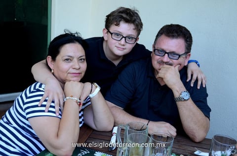 Anabel,  Mauricio y Miguel Ángel.