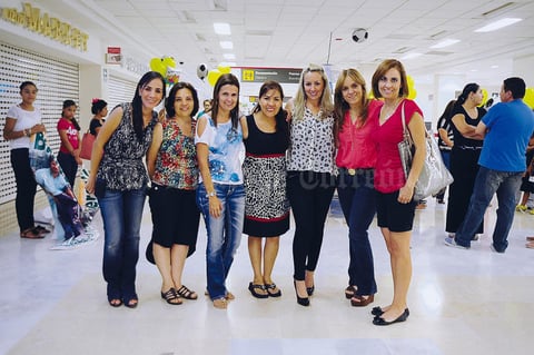 Ivette, Oly, Adriana, Charo, Ginna, Sandra y Gloria.