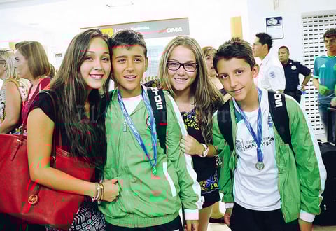 Sandra, Víctor, Jenny y Manolo.