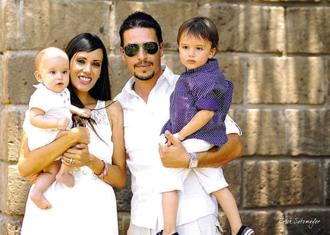 Emmy Arreola y Sinuhé Bandres con sus hijos Emilio y Santiago.