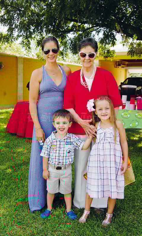 Oli, Fernanda, Pablo y Oliva.