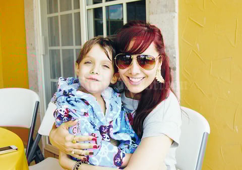 Massimo con su tía Victoria.