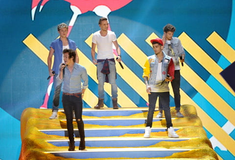 One Direction inauguró el espectáculo con su nueva canción "Best Song Ever"