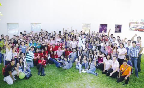 11082013 DE VUELTA A LAS AULAS.  Alumnos de UANE felices por el regreso a clases.
