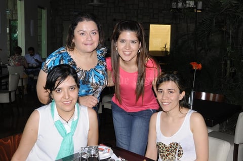 12082013 GLORIA CHáVEZ,  Sharon Ávila, Karina Flores y Ana Isabel Downs.