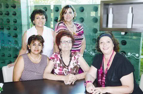 11082013 EN SU RESTAURANTE FAVORITO.  Laura, Cope, Patricia, Sole y Carmen.