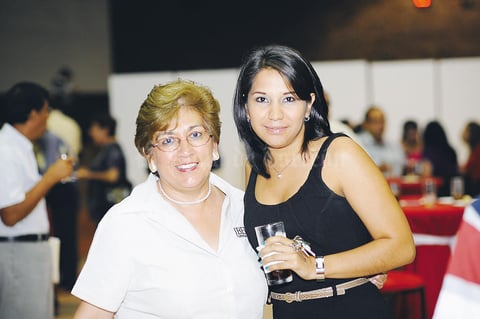 Graciela  Pérez y Magaly González.