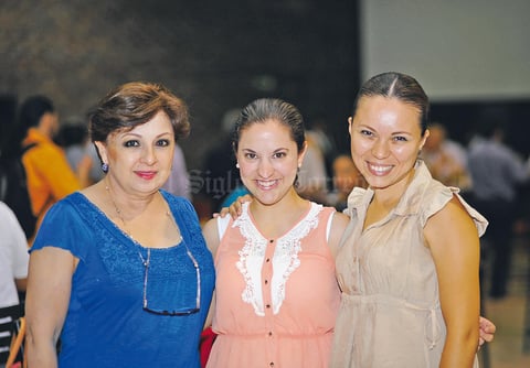Tere  Murillo, Linda Padua y Vero Pérez.