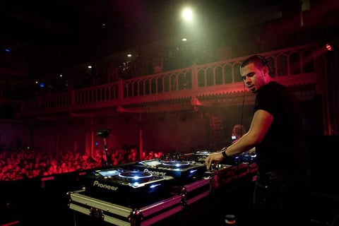 Nick van de Wall  mejor conocido como Afrojack alcanzó los 18 millones.