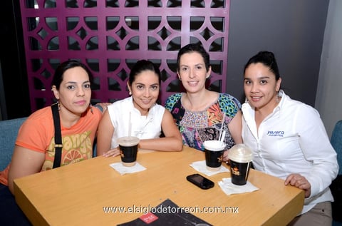 17082013 CAFé CON LAS AMIGAS.  Perla, Lily, Cristina y Diana.