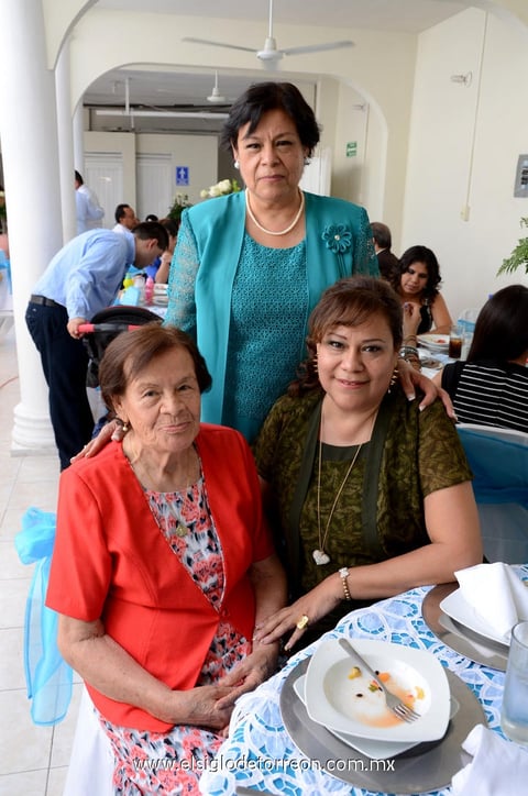 17082013 EN CELEBRACIóN.  Amelia, Vero y Victoria.