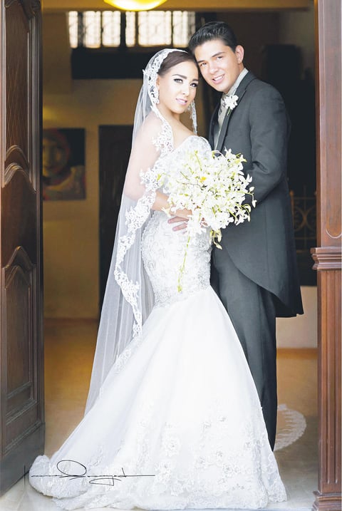 Srita. Paola  Rosas Acosta y Sr. Pablo Andrés Berastegui Buriticá contrajeron matrimonio el día dos de agosto de 2013, en la iglesia San Pedro Apóstol. Los contrayentes son hijos del Sr. Saúl Rosas Sánchez y Sra. Mayela Acosta Rivera; Sr. Heriberto Berastegui de la Torre y Sra. Nelly Buriticá Rincón.- Laura Grageda Fotografía