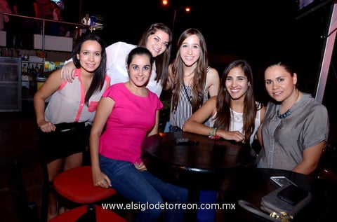 18082013 DE FIESTA.  Valeria, Sandra, Alicia, Ana Luisa, Ana Laura y Jéssica.