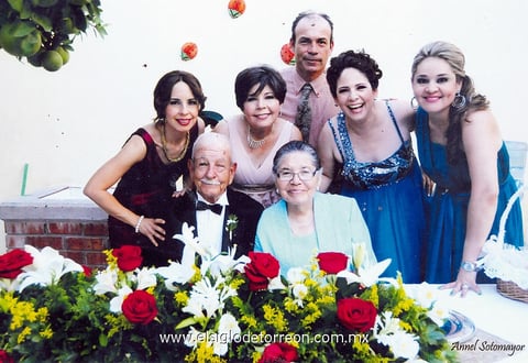 18082013 DON FEDERICO  Rodríguez Ruiz y Doña Ana María Solís de Rodríguez en compañía de Mayra Rodríguez de Rivera, Paty Rodríguez de García, Alonso Rodríguez Solís, Lupita Rodríguez de Andrade y Juanis Rodríguez de García.- Annel Sotomayor Fotografía
