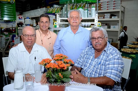 19082013 AMIGOS.  Pedro, Manuel, Andrés y Gazi.