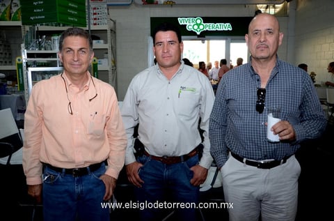 20082013 SE GRADúAN.  Alejandra, Rafael y Marleth.
