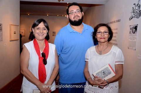 19082013 EN LA GALERíA DEL TIM.  Silvia, Jacob y Claudia.