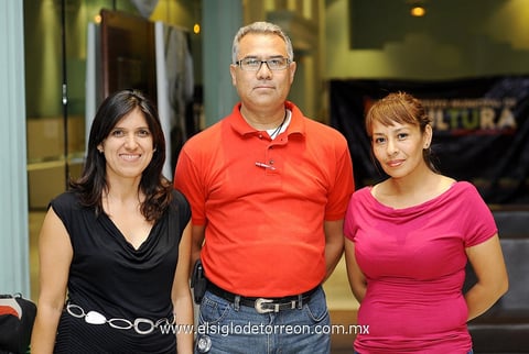 22082013 FLOR,  Salvador y Gaby.