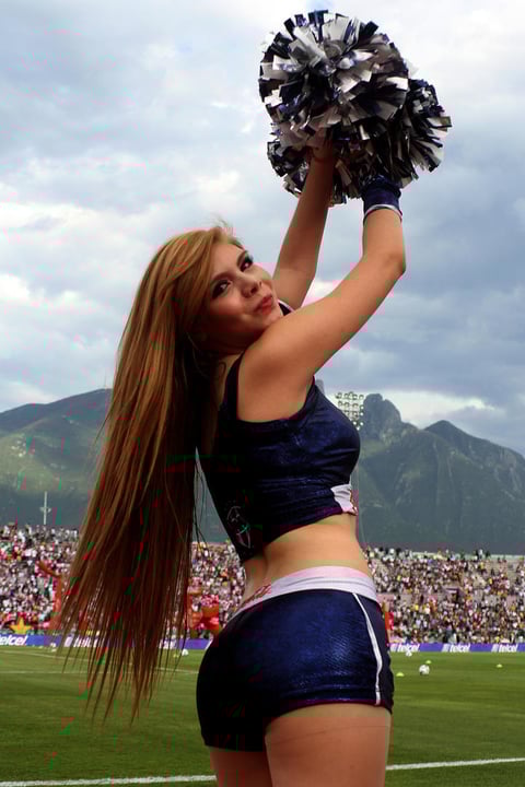 Las porristas de Rayados siempre presentes.