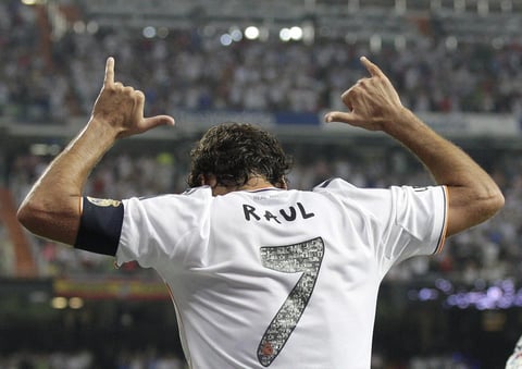Al minuto 22 una conexión de Cristiano Ronaldo con Ángel Di María, que a su vez toca de primera para dejar solo a Raúl, que la baja y de zurda la manda al fondo de las redes.