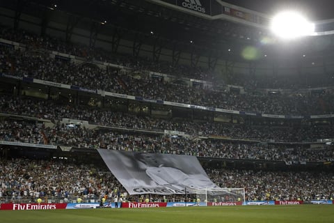 El Bernabéu le agradeció.