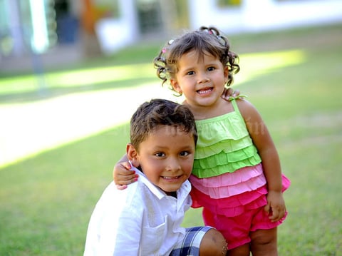 André y Victoria cumpliero cinco y dos años, respectivamente.
