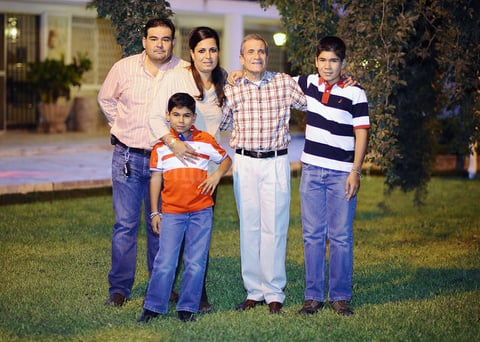 Salvador con su familia.