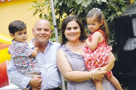Leonardo, Marco Antonio, Ana Lucía e Isabel.