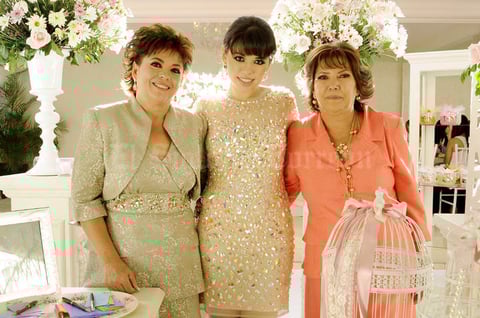 Mayra con Beatriz Esqueda de Campos y María Luisa Garay de Aguirre.