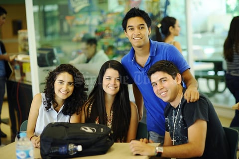 Mara, Mariana, Jorge y Alfredo.