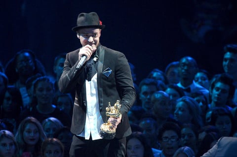 "No me merezco este premio, pero tampoco lo voy a devolver", dijo Timberlake al aceptar el honor Michal Jackson Video de Vanguardia de manos del presentador Jimmy Fallon. "Me lo llevaré a casa".