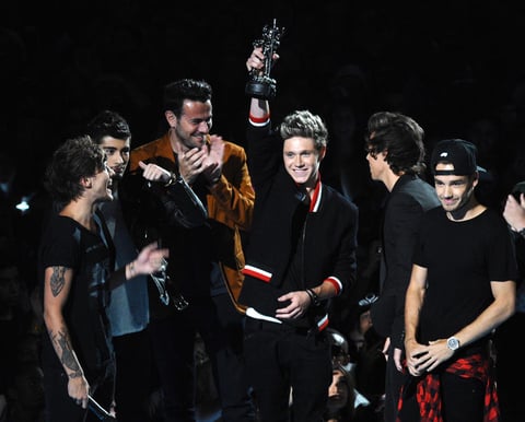 Los chicos de One Direction ganaron el galardón de Mejor Canción del Verano por Best Song Ever.