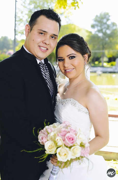 Unieron sus  vidas en sagrado matrimonio Adriana Elisa Goitia Sánchez y Francisco Javier Meraz Rodrí­guez, en la Capellanía de la Guadalupana, el tres de agosto de 2013, en punto de las 7:00 de la tarde. Hijos de los Sres. Roberto de Jesús Goitia Orozco y Ana Felí­citas Sánchez Chávez; Francisco Javier Meraz Cárdenas y Marí­a Concepción Rodrí­guez Sánchez.