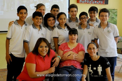 25082013 CUMPLEAñOS CON CAUSA.  Alumnos de secundaria del Colegio San Luis.