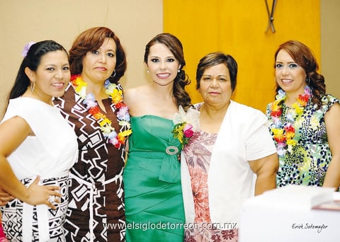 25082013 LA NOVIA  en compañía de María de Jesús Méndez, Paola Segovia, Verónica y Liz Lozano.
