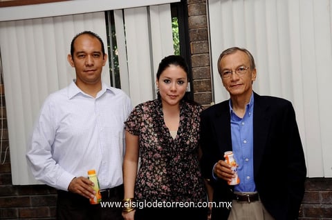 26082013 REUNIóN.  Alejandro Ramírez, Pamela García y Luis Rey.
