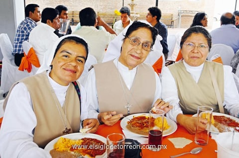 26082013 HNA. SANJUANA  Villalobos, Hna. María Elena Ramírez y Hna. María de Jesús Pinales.