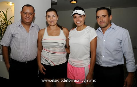 28082013 WILFRIDO R.,  Nora Ríos, Lizzy de Mena y Benjamín Ávalos.