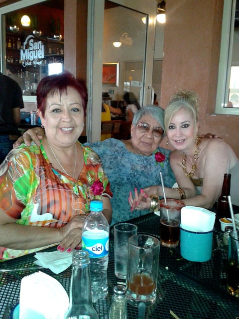 Alejandra Martínez de Gutiérrez, Bertha Andrade Cháirez y Claudia.