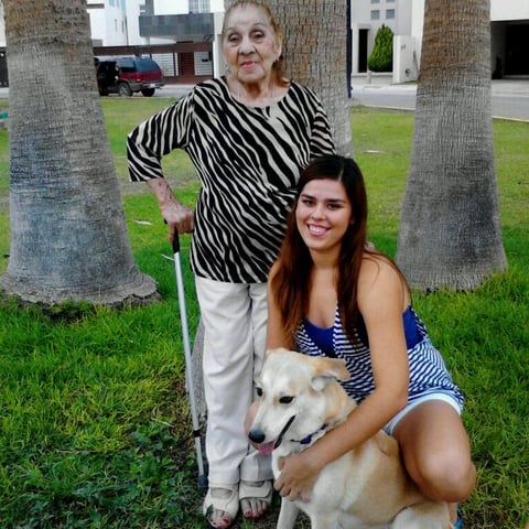Ruth Serna y su abuelita Gloria Gómez
