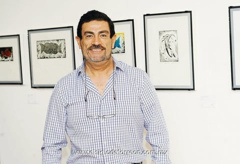 29082013 EN UNA GALERIA.  Héctor.