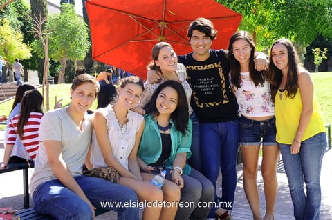 30082013 UNIVERSITARIOS.  Daniel, Daniela, Fanny, Karla, José Carlos, Mary Pily y Ana Cris.