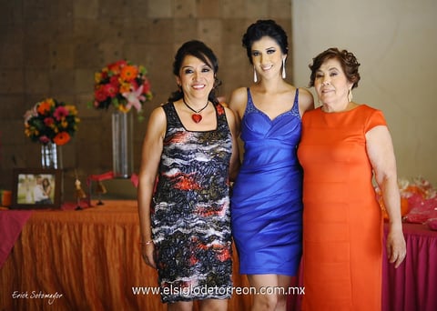 31082013 KARLA  con sus invitadas a la hermosa celebración, quienes la felicitaron y le brindaron los mejores deseos en su próximo matrimonio.