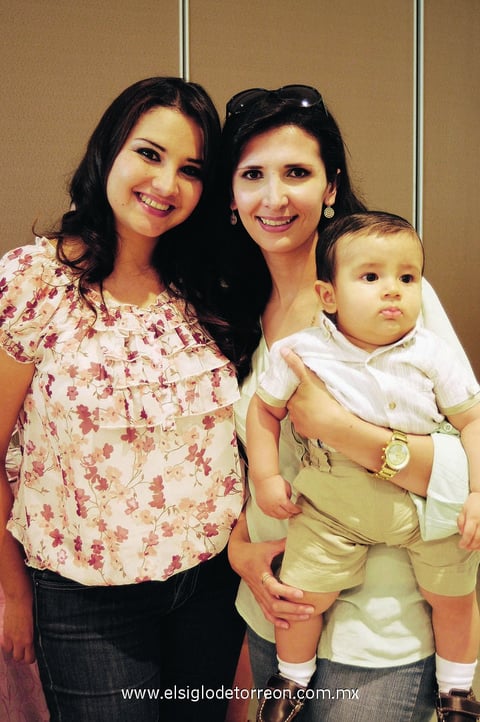 31082013 EN PRENATAL.  Damaris Ponce de León, Adriana Castro y Bruno Segura.