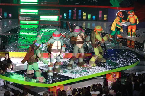 Las Tortugas Ninja sorprendieron al hacer su aparición en el escenario.