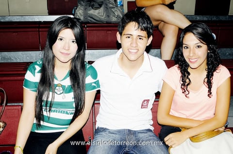 01092013 EN UN TORNEO.  Cynthia Hernández, Jesús Díaz y Susana Serrano.