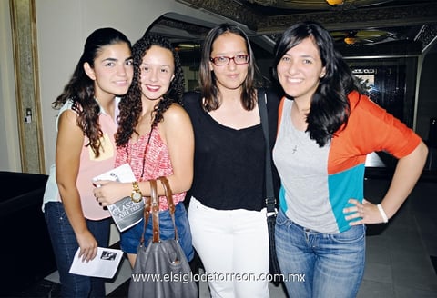 01092013 ISABELA,  Paloma, Ivette y Vinissa.