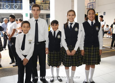 01092013 COMPAñEROS.  Jesús Galindo, Ramiro Jiménez, Alondra Margarita, Cristina Mourey y Mónica Silva.