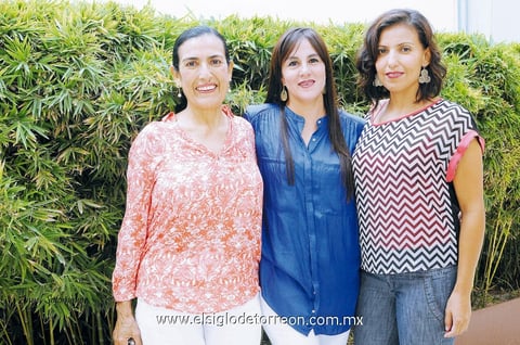 ONOMÁSTICO.  Ruth de Rodríguez disfrutó de su cumpleaños en compañía de sus amigas entre las cuales estuvieron Virginia y Vicky.